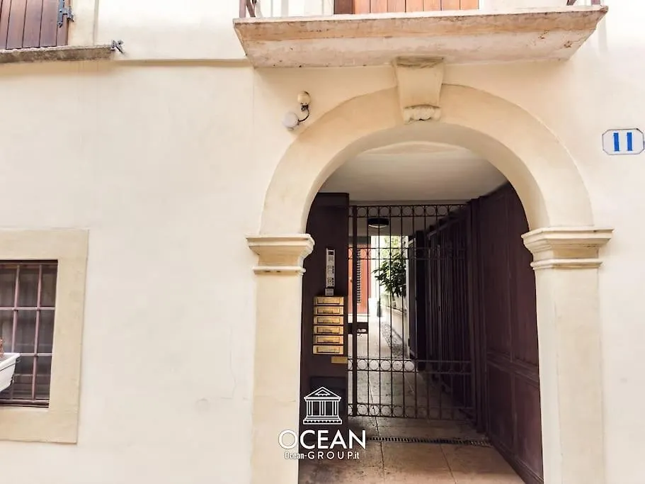 Veronetta House Oceangroup 0*, Verona Italien